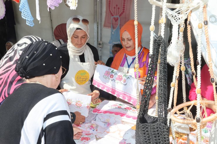 Zeytinburnu’nda Kadınlar ‘el Emeği Günleri’ İle Ekonomiye Katkı Sağlıyor